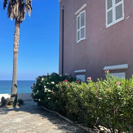 Βίλα Batisse En Front De Saint-Florent (Corsica)